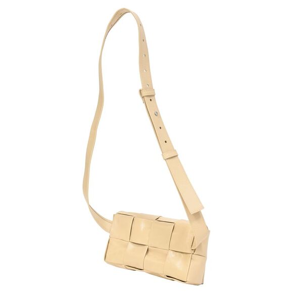 Bottega Veneta Maxi Cassette Belt Bag in Nude Leather - Picture 3 of 7